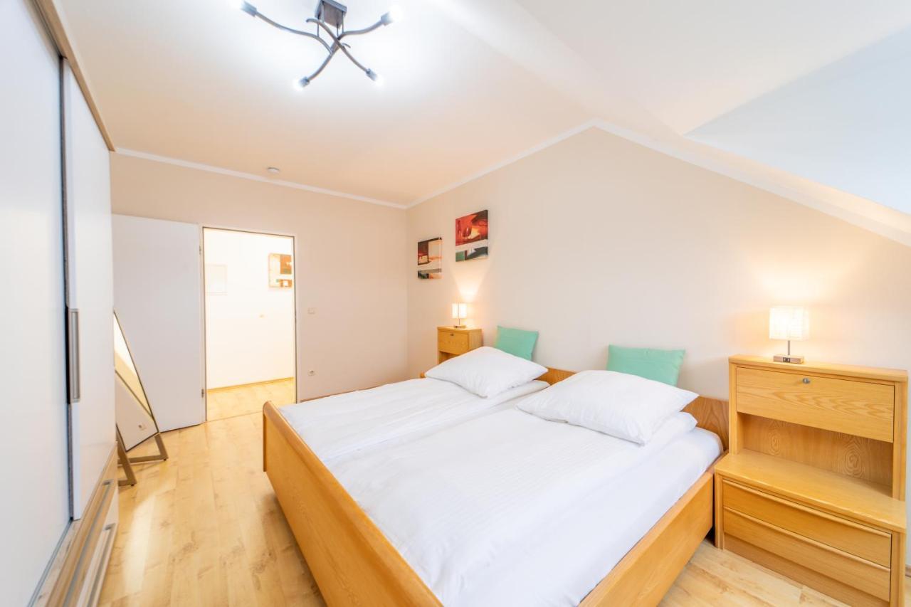 Moderne Dachgeschosswohnung - Parkplatz - Netflix 科堡 外观 照片